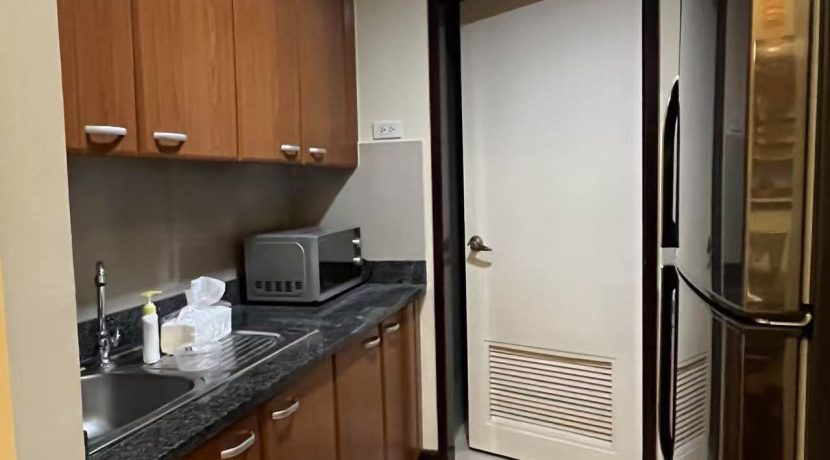 698fd9b80d244cf0e7a1ad404f7c28f2