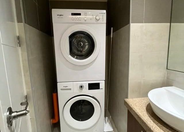 8c81f0bf61853cd10fdf1992a434f033