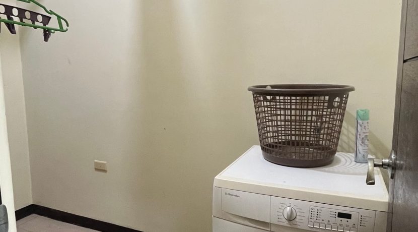 61d618c56b40f37328b6ec02aa995275