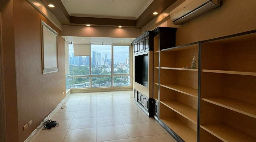 0358e7386242a16f0022ec4a15f8d19e