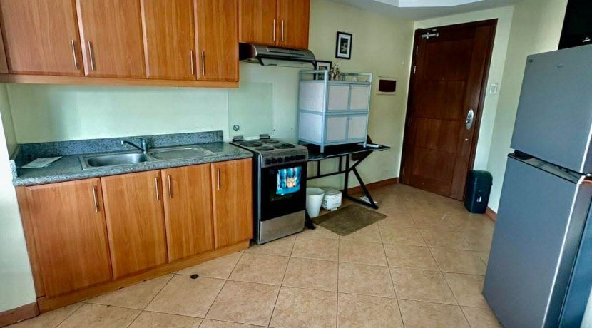 1f880cecbd8747423a618adf23938319