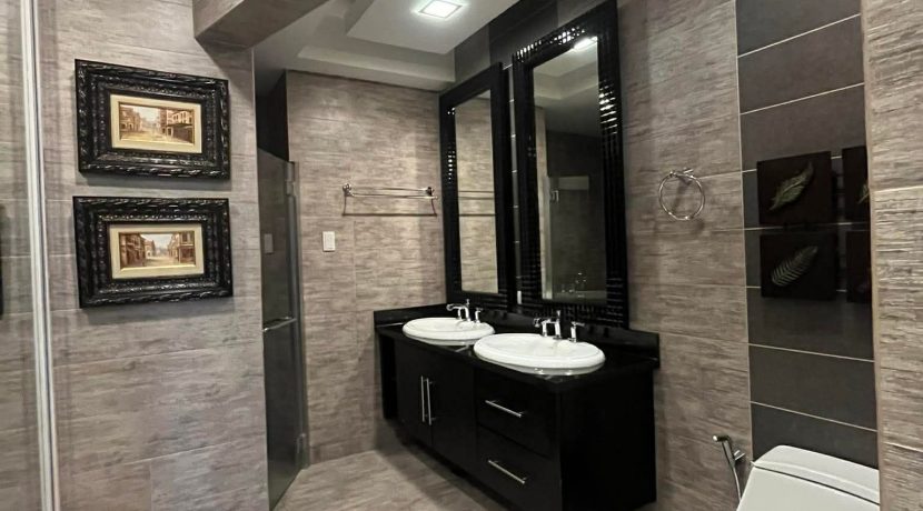 1f3bffab6b7171209ee94e86cb4edbaf