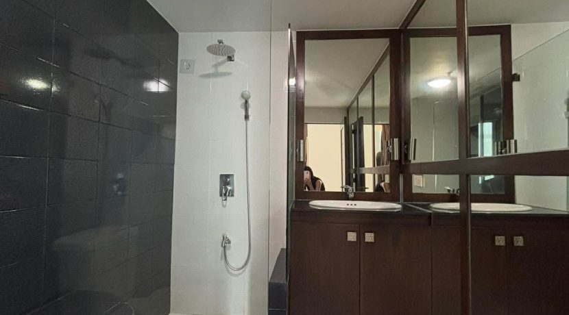 64de9febd3c8667c3541e57bc49b92ca