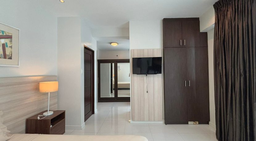 9afc818af8136af8f1477f02efb42e4d