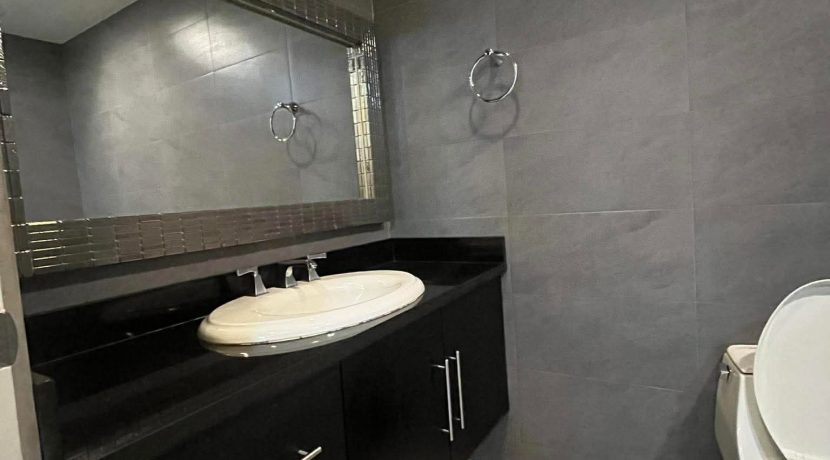 afea4c3ef16f63977250a3aecb5163db