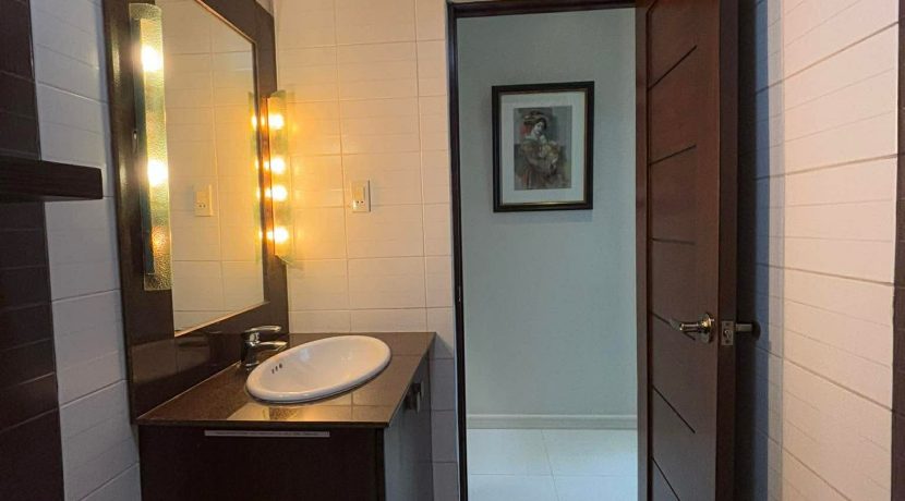 cb183ba8fdcd838293ec1ebd59ba1470