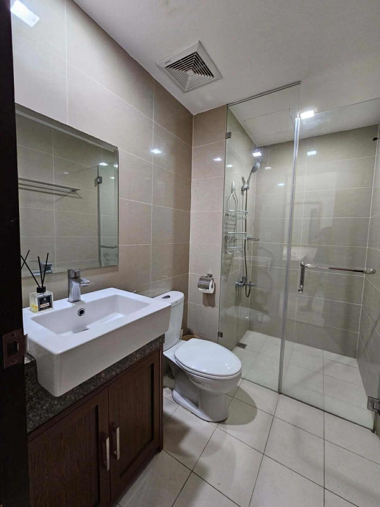8th Avenue, Bonifacio Global City, Bonifacio Global City, 1634, 2 Bedroom Bedrooms, 0 ,2 BathroomBathrooms,Condominium,For Rent,One Uptown Residences - South Wing,8th Avenue, Bonifacio Global City,19,1043